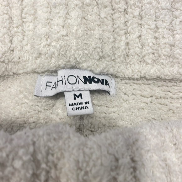 FASHION NOVA SHORTS - Picture 3 of 3